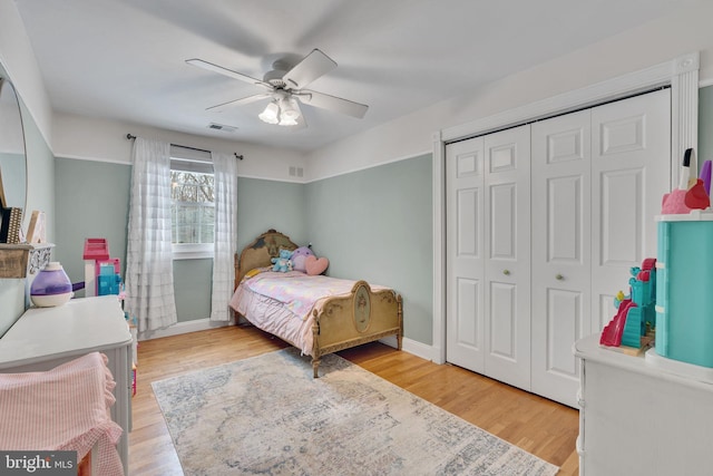 bedroom featuring ceiling fan, light hardwood / wood-style floors, and a closet