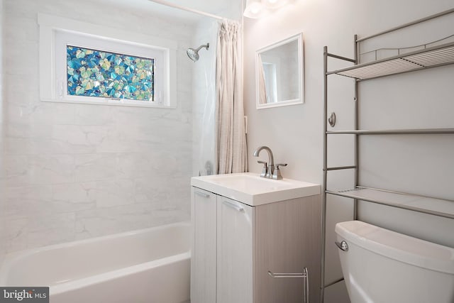 full bathroom featuring shower / bath combo with shower curtain, vanity, and toilet