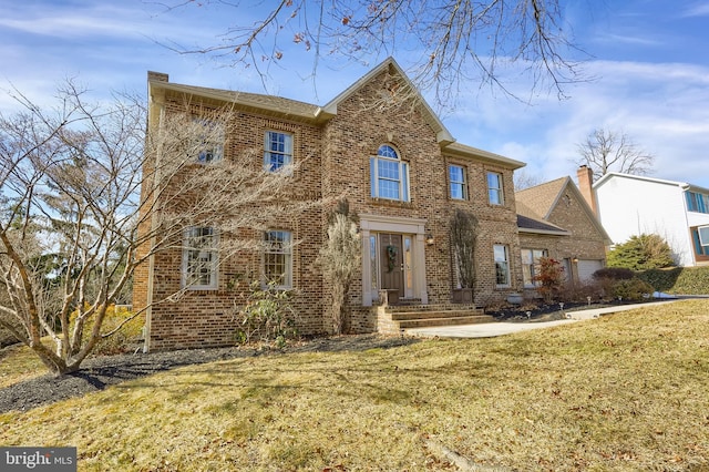 view of front facade featuring a front lawn