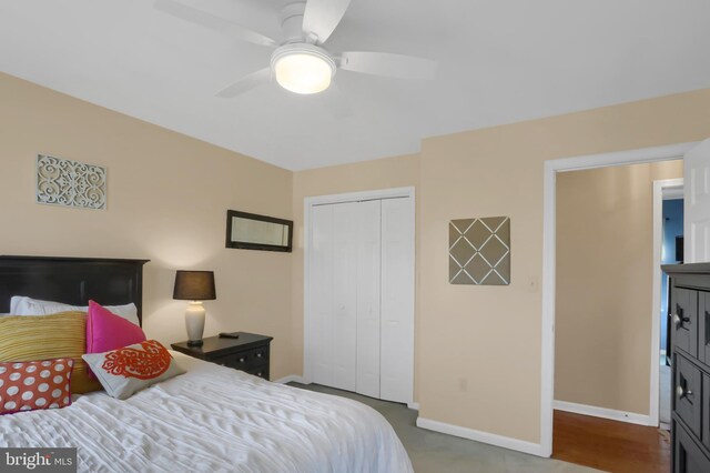 bedroom featuring ceiling fan and a closet