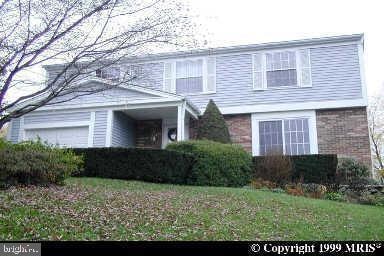 view of property featuring a front yard