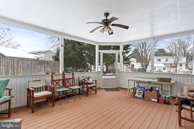 sunroom with ceiling fan