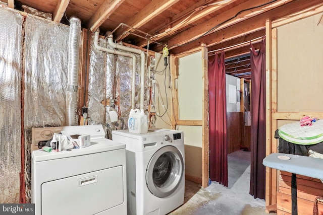 washroom featuring washing machine and clothes dryer