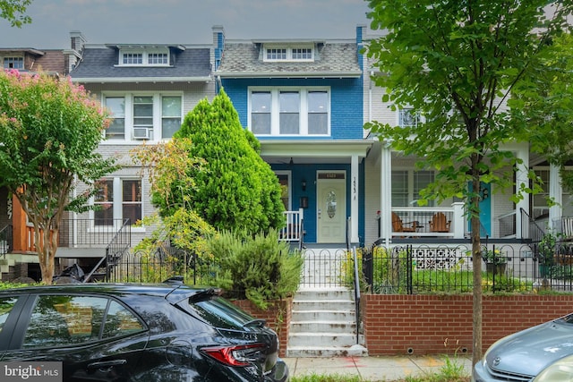 view of front of property featuring a porch