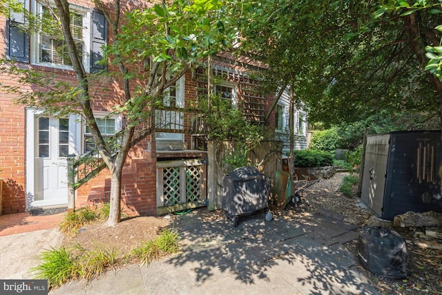 view of front of house featuring a patio