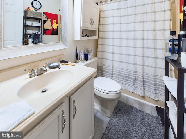 full bathroom featuring hardwood / wood-style floors, vanity, toilet, and shower / bath combo with shower curtain