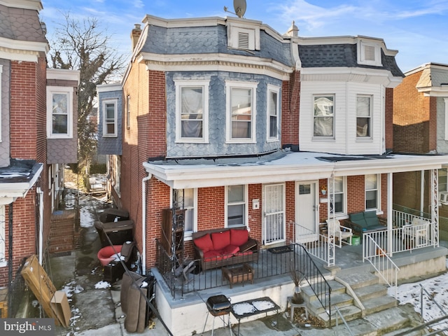 view of front of property featuring a porch