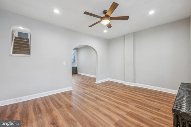 unfurnished room featuring light hardwood / wood-style flooring and ceiling fan