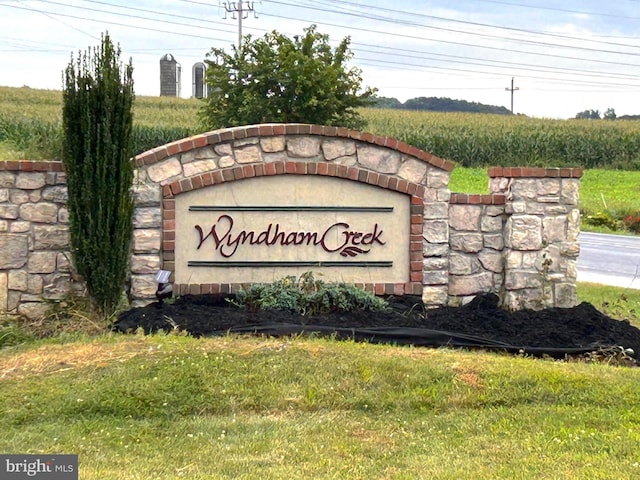 view of community / neighborhood sign