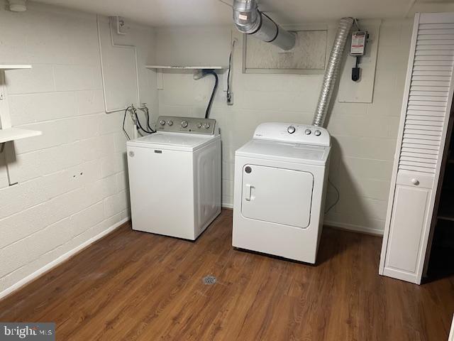 clothes washing area with dark wood-type flooring and washer and dryer