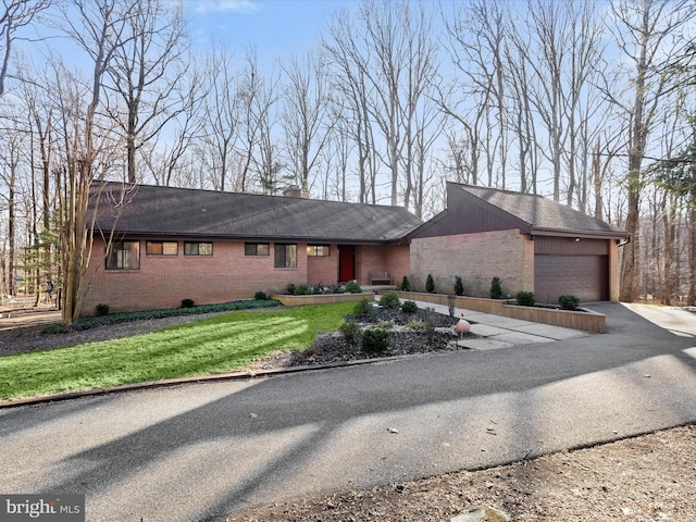 view of front facade with a garage and a front lawn