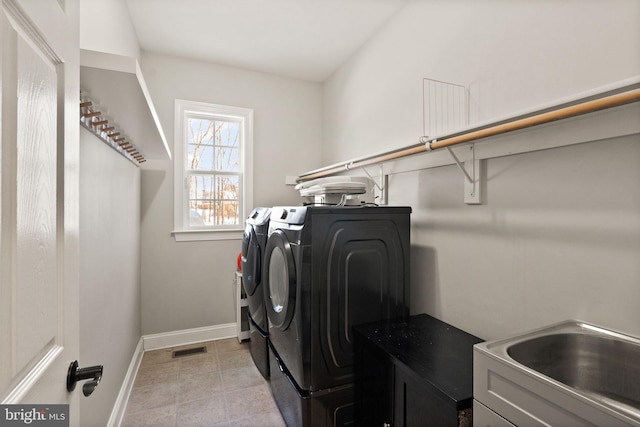 laundry room with washer and clothes dryer and sink