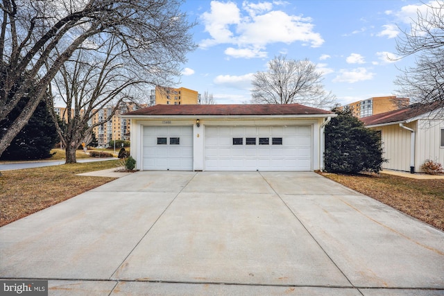 view of detached garage