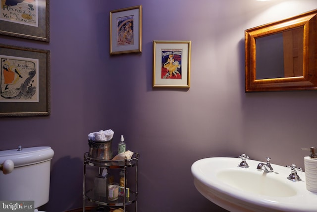 bathroom featuring sink and toilet