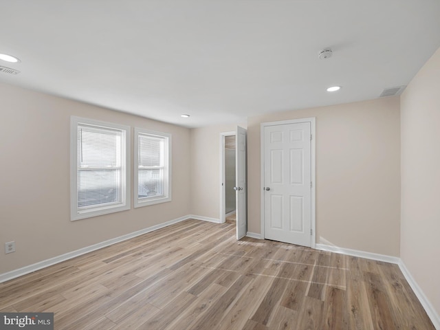 unfurnished room featuring light hardwood / wood-style flooring