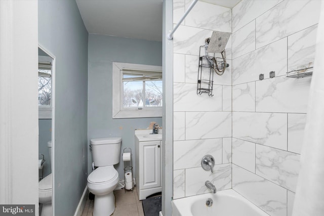 full bathroom featuring plenty of natural light, toilet, tiled shower / bath combo, and vanity