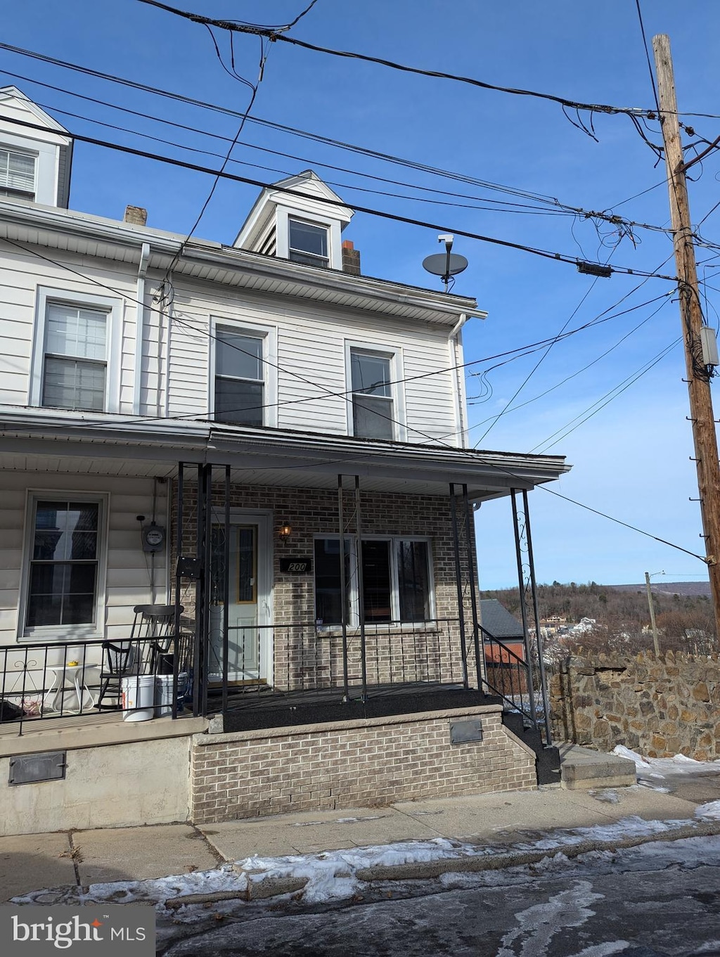 view of front of house with a porch