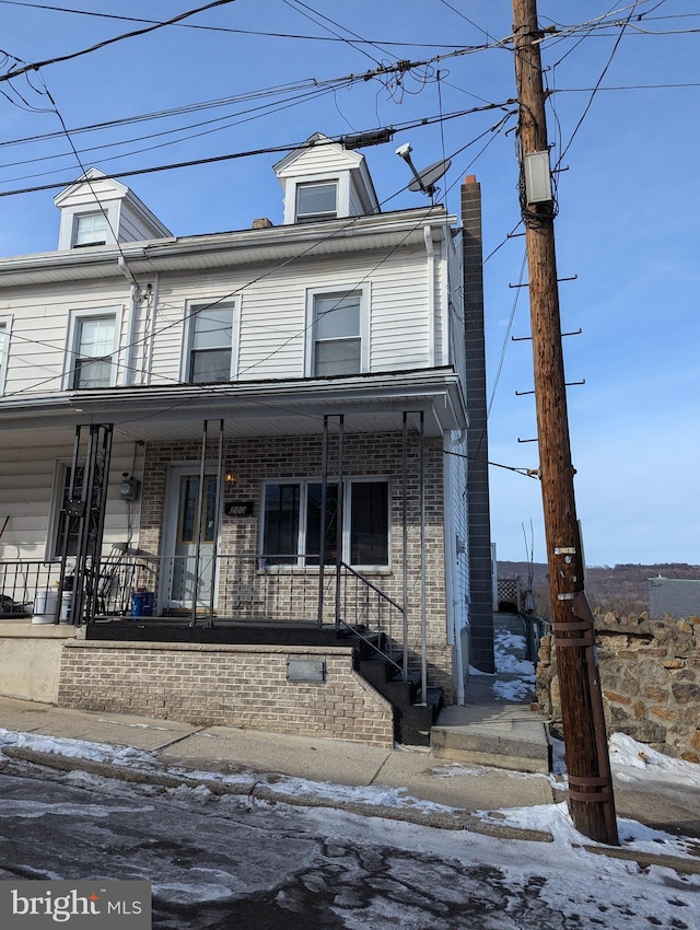 view of front facade with a porch