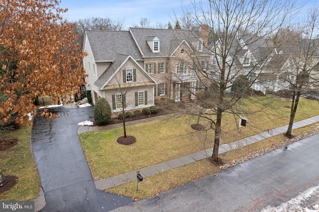 view of front of home with a front lawn