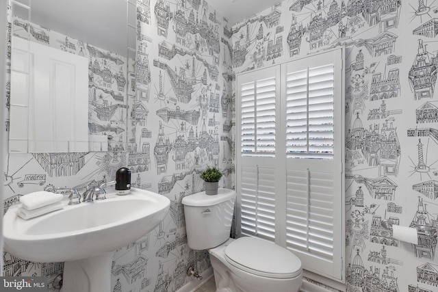 bathroom featuring sink and toilet