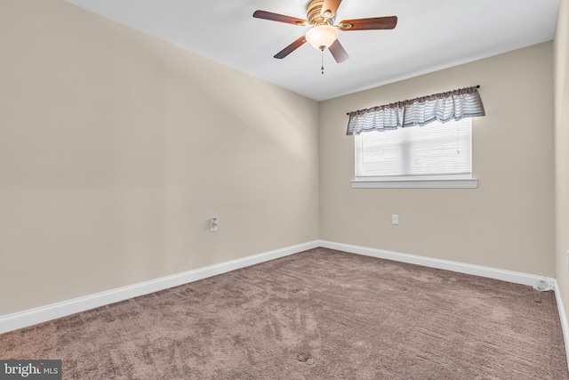 carpeted empty room featuring ceiling fan