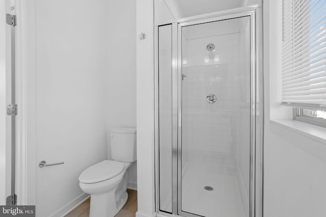 bathroom with toilet and a shower with shower door