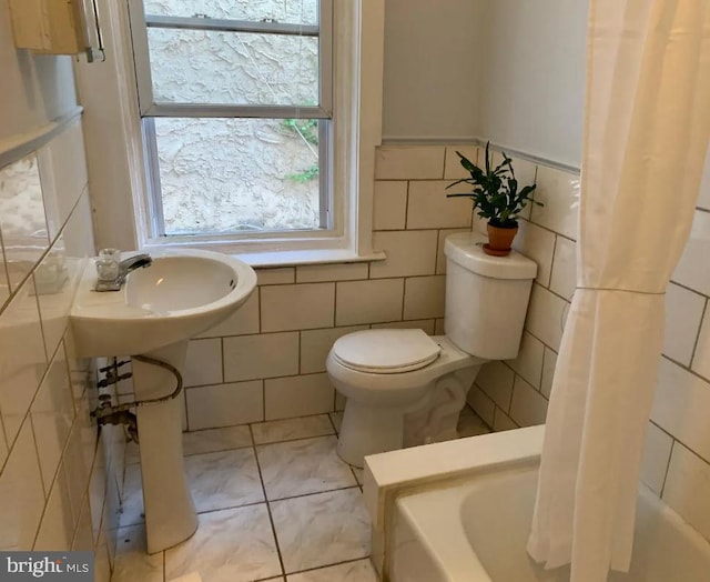 bathroom featuring toilet and shower / bathtub combination with curtain