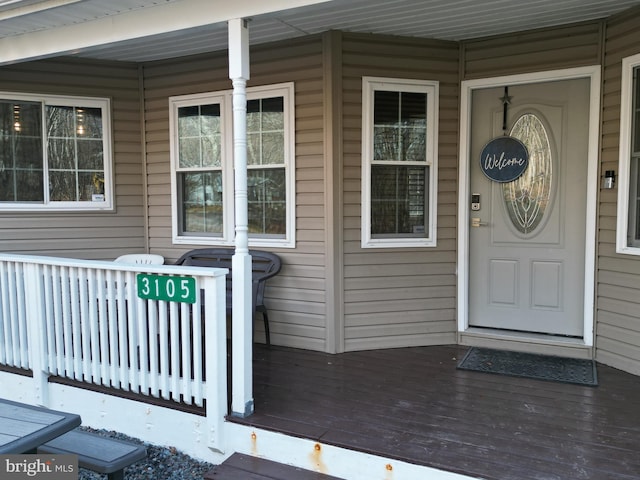 property entrance featuring covered porch