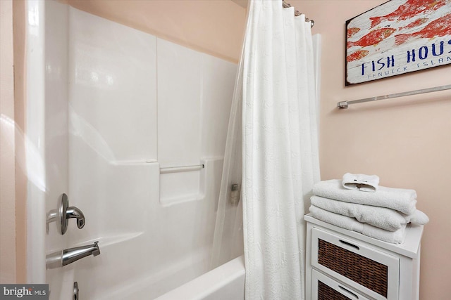 bathroom featuring shower / bath combo with shower curtain