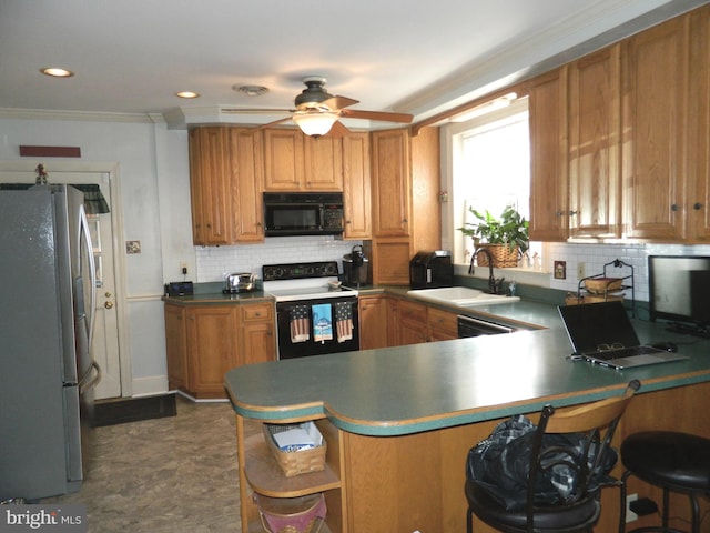 kitchen featuring electric range oven, sink, stainless steel fridge, ornamental molding, and kitchen peninsula