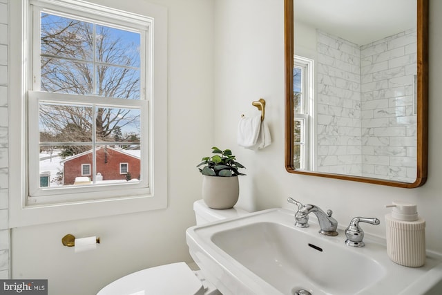 bathroom featuring sink