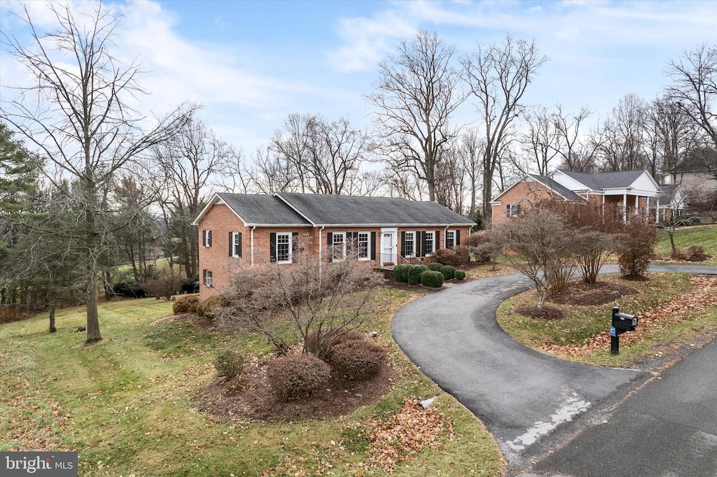 view of front of home with a front lawn