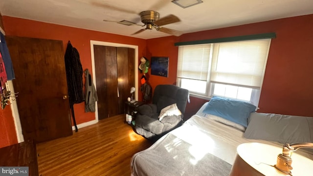 living room with hardwood / wood-style flooring and ceiling fan