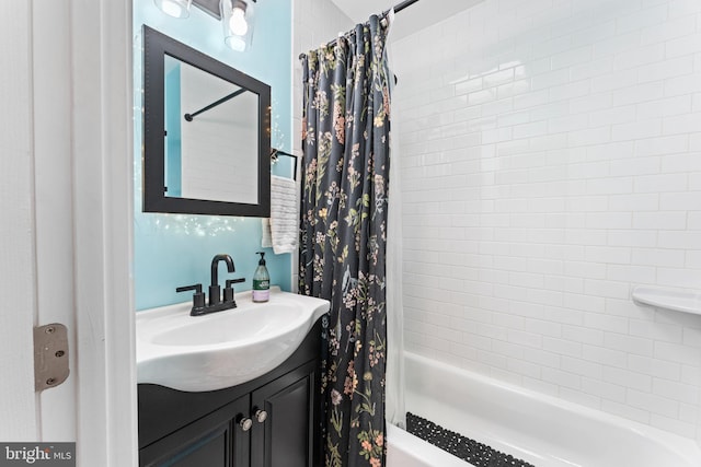 bathroom featuring vanity and shower / bath combo