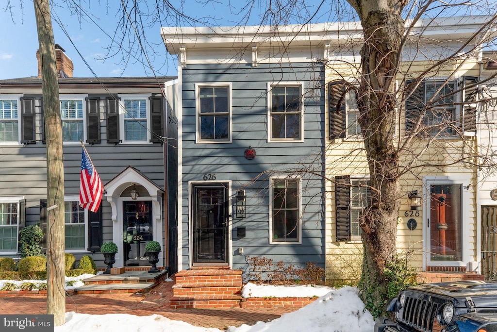 view of front of house