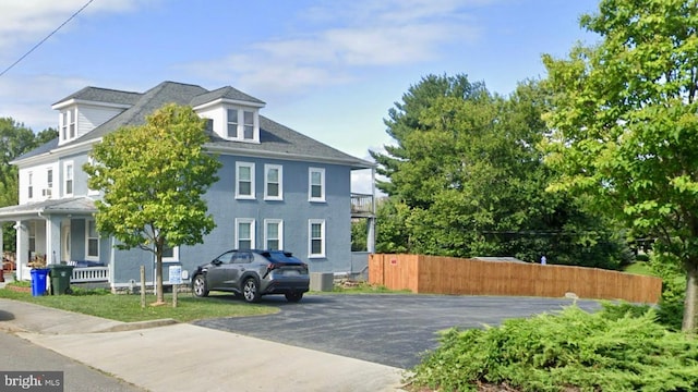 view of front of property featuring covered porch