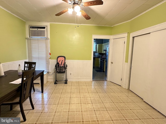 dining space with crown molding, ceiling fan, and a wall mounted air conditioner