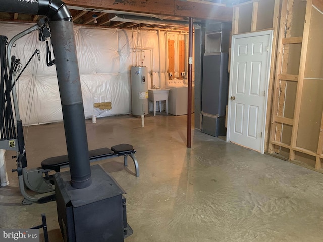 basement with washer / clothes dryer, electric water heater, and sink