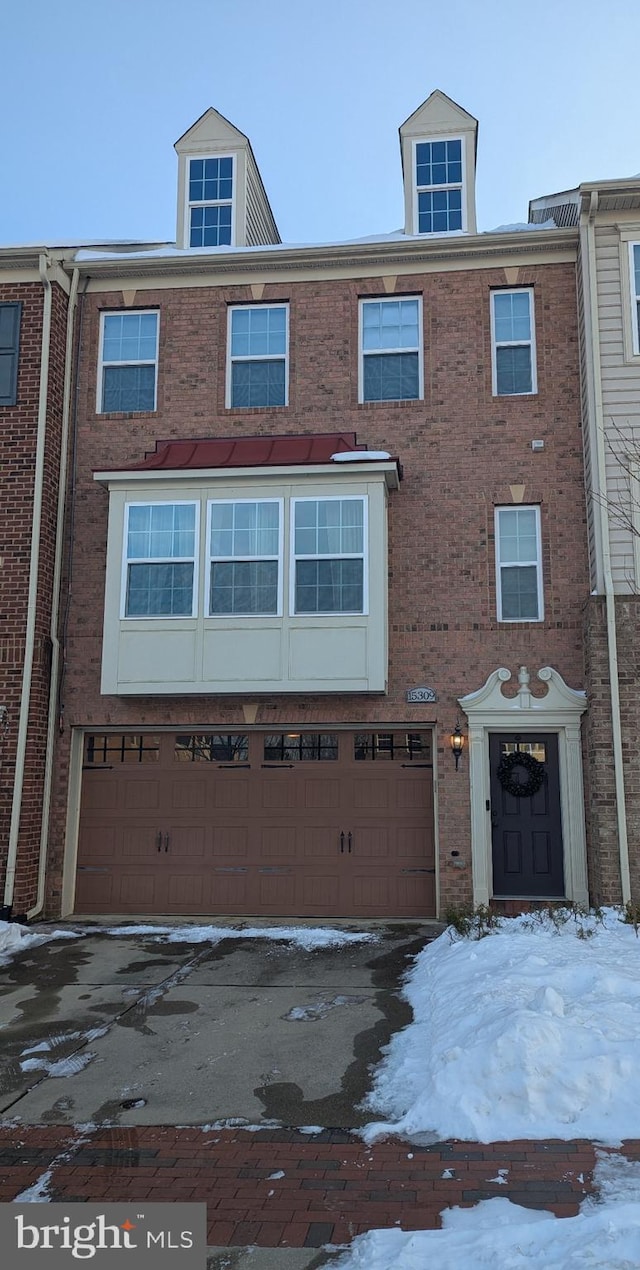 townhome / multi-family property featuring a garage