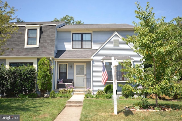 view of front facade featuring a front yard