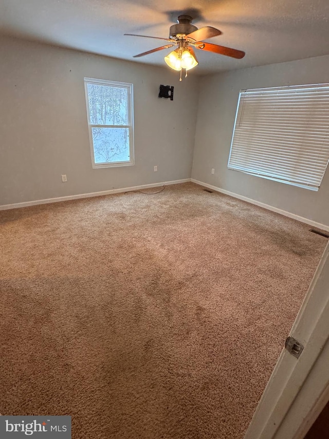 unfurnished room featuring ceiling fan and carpet floors