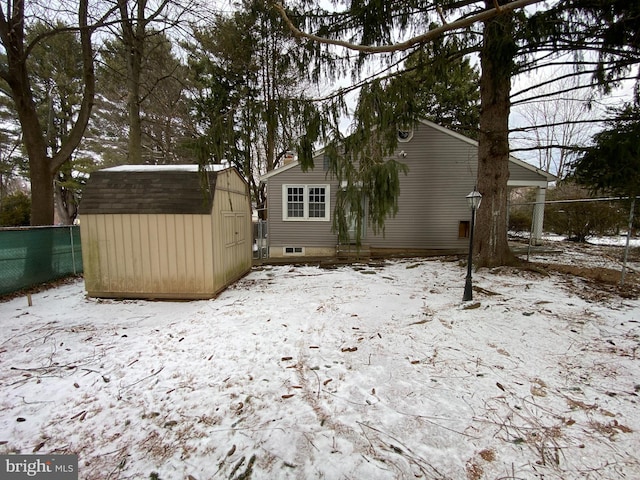 exterior space featuring a shed