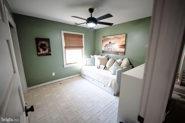 bedroom featuring ceiling fan