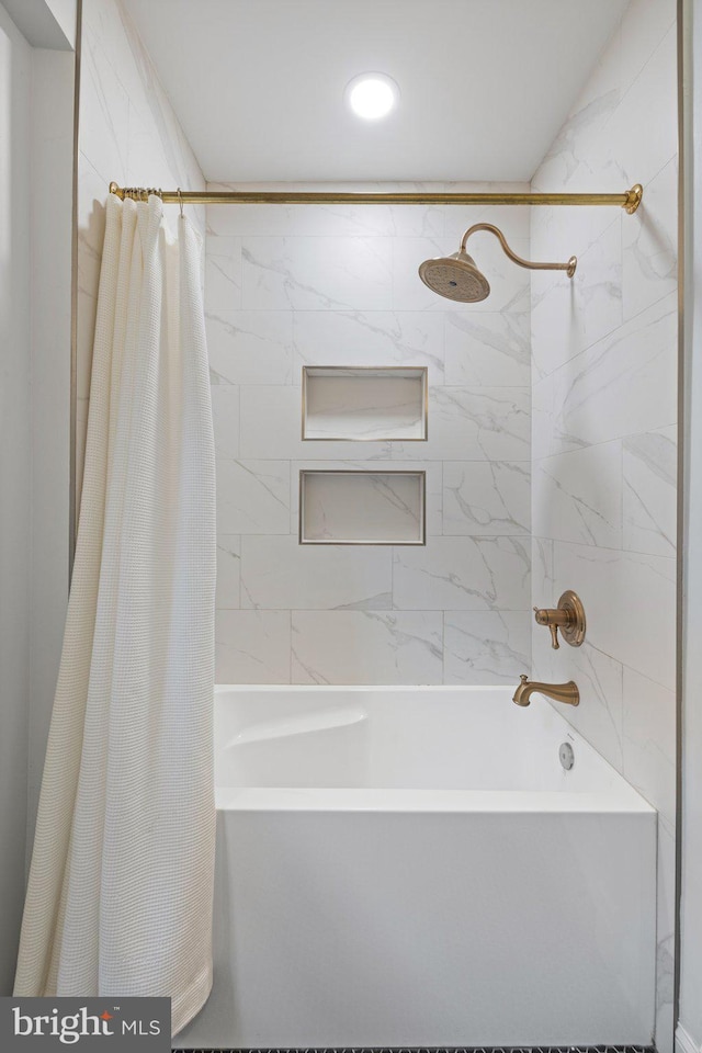 bathroom with shower / tub combo with curtain