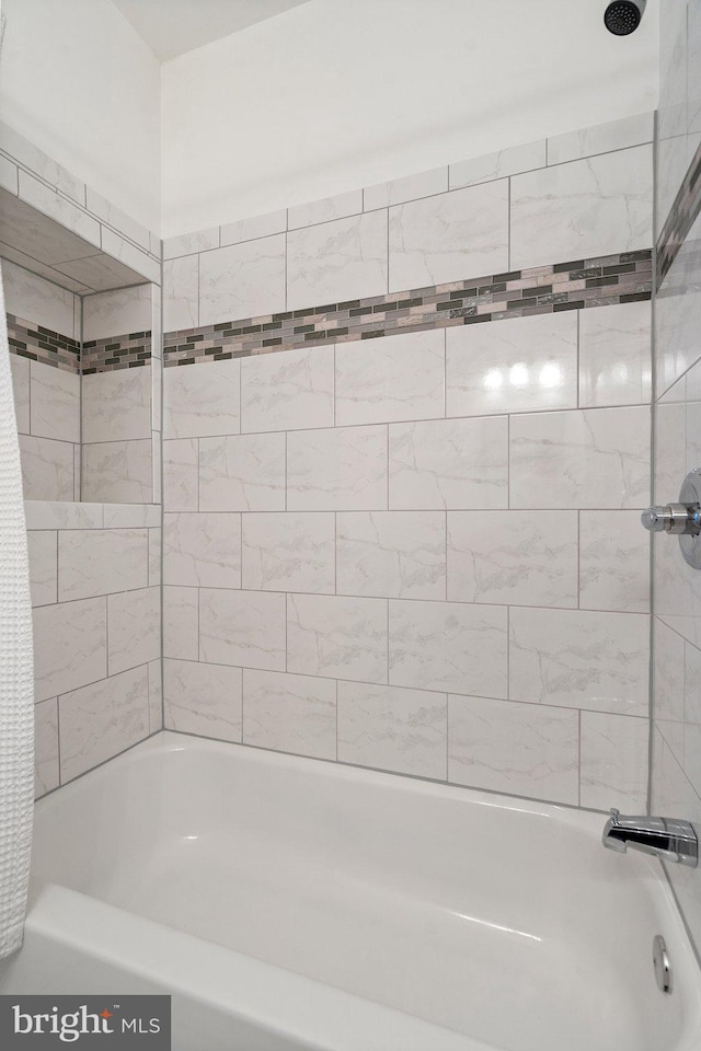 bathroom featuring shower / bath combo