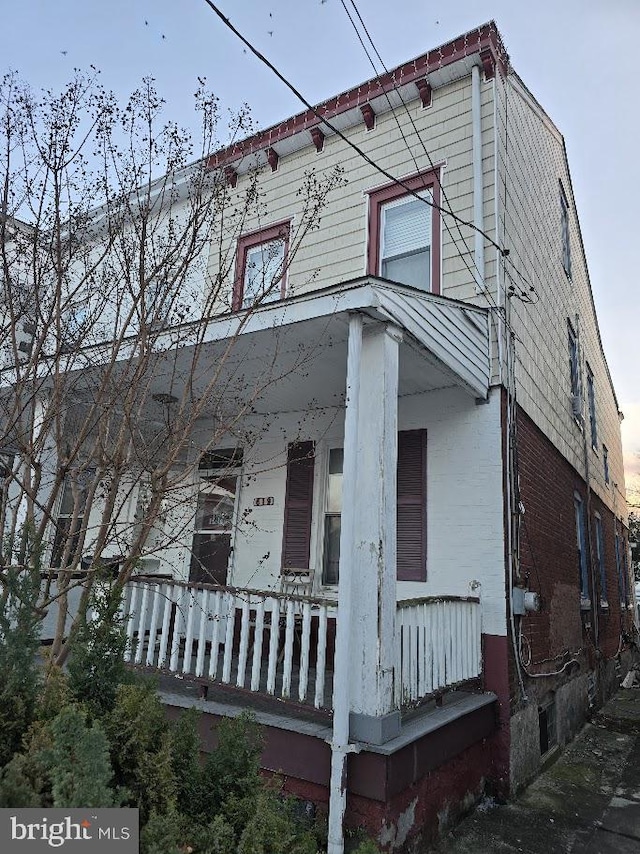 view of front facade featuring a porch