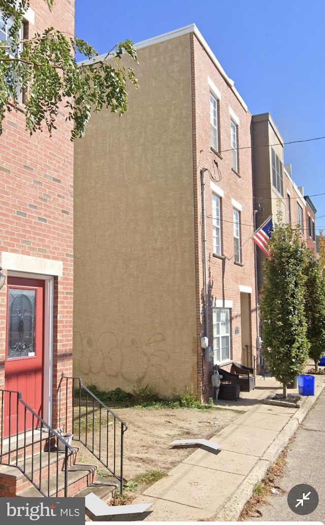 Listing photo 2 for 2127 Kimball St, Philadelphia PA 19146