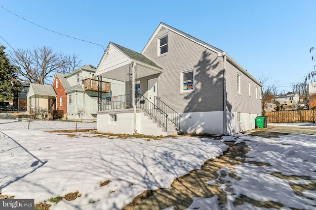 view of front of home featuring a balcony