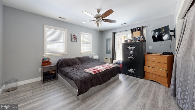 bedroom featuring light hardwood / wood-style floors and ceiling fan