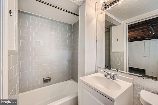 full bathroom with vanity, toilet, and tiled shower / bath